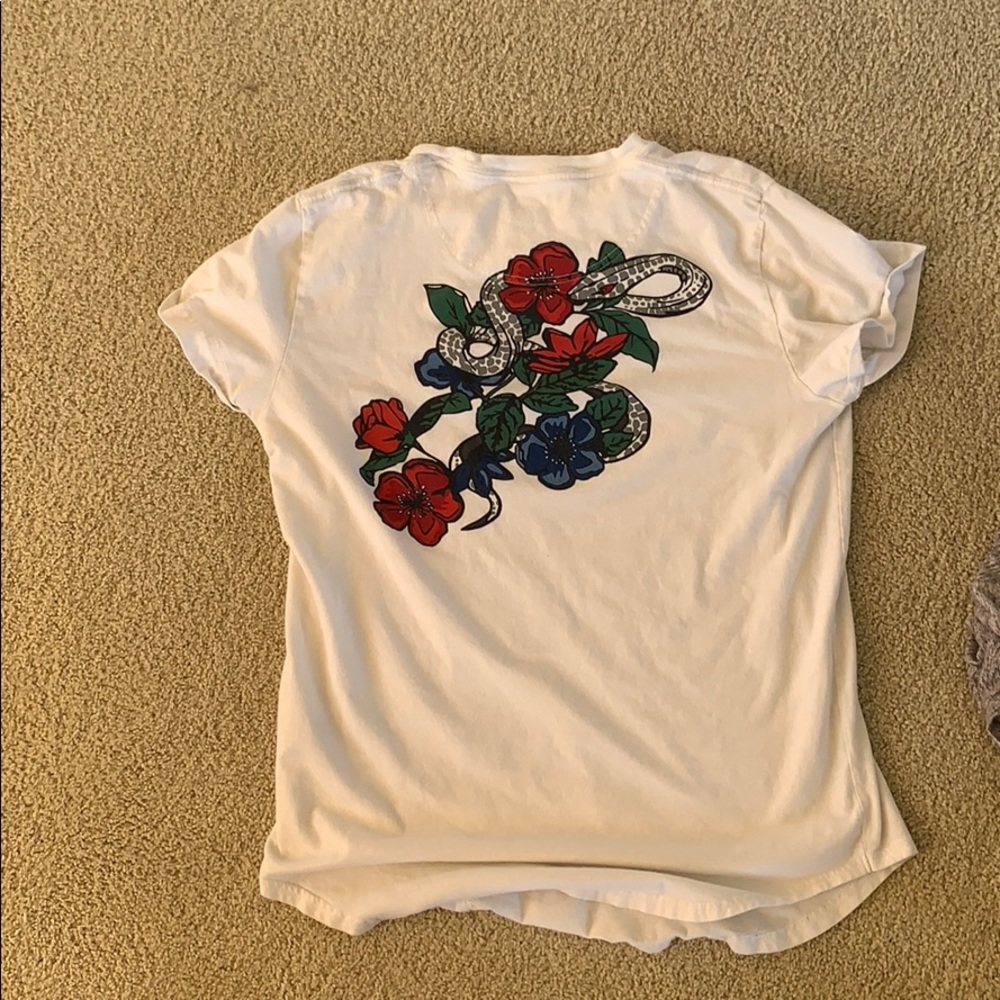 Hollister graphic tee